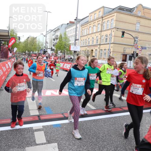 25.04.2026 - Das Zehntel Strokosch-Dieckow http://msf.ph/oto/9623908 25.04.2026 10:59:46 Ziel 5022, 5069, 5311, 5316, 5323, 5347, 5668, 5808, 5933, 5956, 6098, 6101, 6108, 6112, 6129, 6369, 6467, 6588, 6746, 6759, 7080, 7278, 7407, 7467, 7597, 7598, 7634, 7636, 7666, 7866, 7975, 7983 meine-sportfotos.de