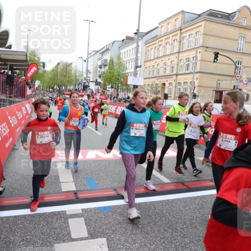 25.04.2026 - Das Zehntel Strokosch-Dieckow http://msf.ph/oto/9623928 25.04.2026 10:59:46 Ziel 5022, 5069, 5311, 5316, 5323, 5347, 5668, 5808, 5933, 5956, 6098, 6101, 6108, 6112, 6129, 6369, 6467, 6588, 6746, 6759, 7080, 7278, 7407, 7467, 7597, 7598, 7634, 7636, 7666, 7866, 7975, 7983 meine-sportfotos.de