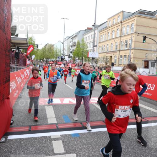 25.04.2026 - Das Zehntel Strokosch-Dieckow http://msf.ph/oto/9623952 25.04.2026 10:59:46 Ziel 5022, 5069, 5311, 5316, 5323, 5347, 5668, 5808, 5933, 5956, 6098, 6101, 6108, 6112, 6129, 6369, 6467, 6588, 6746, 6759, 7080, 7278, 7407, 7467, 7597, 7598, 7634, 7636, 7666, 7866, 7975, 7983 meine-sportfotos.de