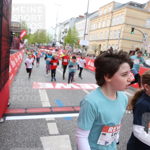 25.04.2026 - Das Zehntel Strokosch-Dieckow http://msf.ph/oto/9624159 25.04.2026 10:59:44 Ziel 5015, 5022, 5069, 5311, 5316, 5323, 5347, 5668, 5808, 5933, 6098, 6101, 6108, 6112, 6129, 6369, 6467, 6588, 6746, 6759, 7080, 7232, 7407, 7467, 7597, 7598, 7634, 7636, 7666, 7866, 7983 meine-sportfotos.de
