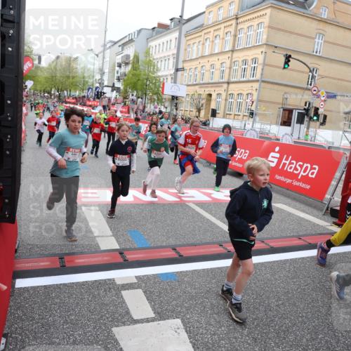 25.04.2026 - Das Zehntel Strokosch-Dieckow http://msf.ph/oto/9624314 25.04.2026 10:59:42 Ziel 5015, 5022, 5311, 5316, 5323, 5347, 5629, 5668, 5676, 5933, 6105, 6114, 6308, 6369, 6467, 6588, 6746, 6759, 7055, 7080, 7232, 7467, 7597, 7598, 7634, 7636, 7666, 7866 meine-sportfotos.de