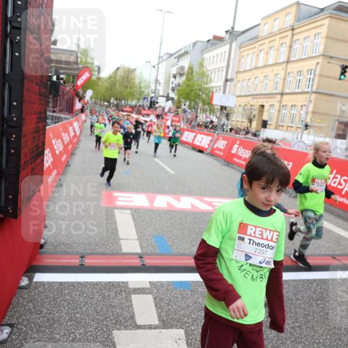 25.04.2026 - Das Zehntel Strokosch-Dieckow http://msf.ph/oto/9624537 25.04.2026 10:59:37 Ziel 5015, 5073, 5266, 5315, 5320, 5485, 5496, 5629, 5666, 5676, 5824, 6105, 6114, 6304, 6308, 6370, 6377, 6400, 6471, 6478, 6484, 6932, 6961, 7055, 7232, 7297, 7647, 7887, 7901, 10162 meine-sportfotos.de