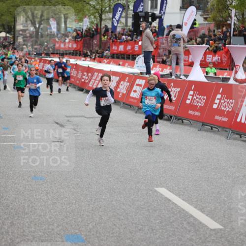 25.04.2026 - Das Zehntel Strokosch-Dieckow http://msf.ph/oto/9624656 25.04.2026 10:54:39 Ziel 5030, 5173, 5564, 5683, 5795, 6051, 6060, 6106, 6212, 6213, 6231, 6926, 7153, 7191, 7194, 7243, 7387, 7690, 7697 meine-sportfotos.de