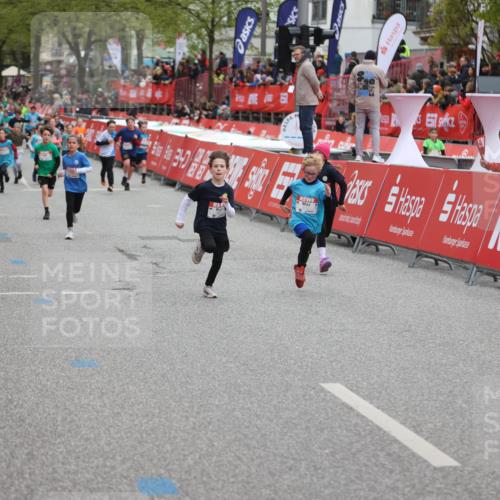 25.04.2026 - Das Zehntel Strokosch-Dieckow http://msf.ph/oto/9624668 25.04.2026 10:54:39 Ziel 5030, 5173, 5564, 5683, 5795, 6051, 6060, 6106, 6212, 6213, 6231, 6926, 7153, 7191, 7194, 7243, 7387, 7690, 7697 meine-sportfotos.de