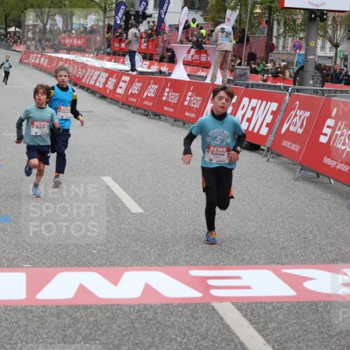 25.04.2026 - Das Zehntel Strokosch-Dieckow http://msf.ph/oto/9624707 25.04.2026 10:48:12 Ziel 6062, 6103, 6956, 7891 meine-sportfotos.de