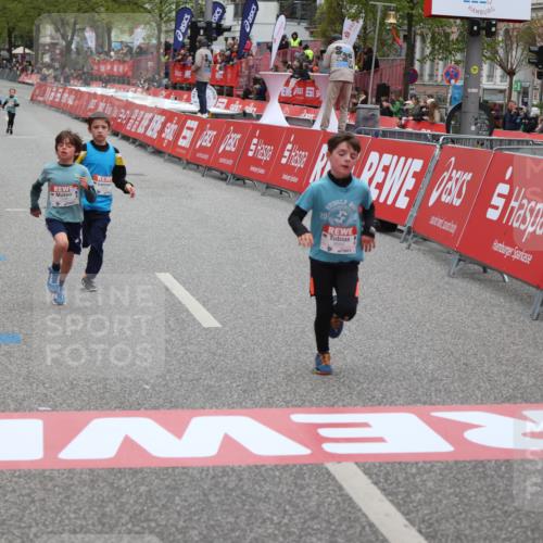 25.04.2026 - Das Zehntel Strokosch-Dieckow http://msf.ph/oto/9624715 25.04.2026 10:48:12 Ziel 6062, 6103, 6956, 7891 meine-sportfotos.de
