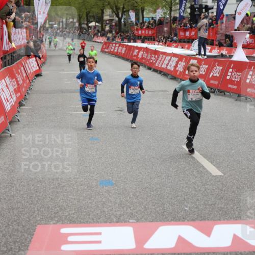 25.04.2026 - Das Zehntel Strokosch-Dieckow http://msf.ph/oto/9624757 25.04.2026 10:48:20 Ziel 6103, 7496, 7539 meine-sportfotos.de