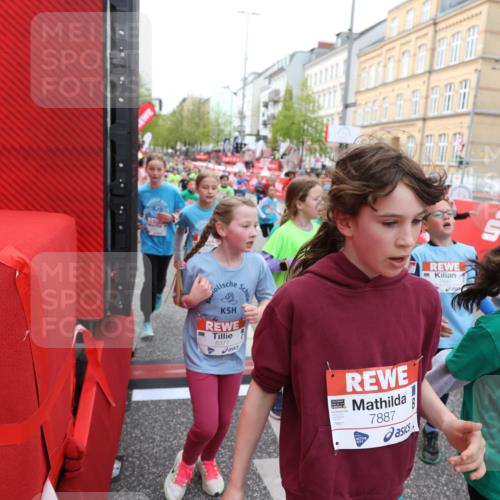 25.04.2026 - Das Zehntel Strokosch-Dieckow http://msf.ph/oto/9624779 25.04.2026 10:59:33 Ziel 5068, 5073, 5137, 5266, 5315, 5320, 5485, 5496, 5666, 5824, 6191, 6298, 6304, 6370, 6377, 6400, 6471, 6478, 6484, 6647, 6727, 6730, 6878, 6902, 6932, 6961, 7297, 7532, 7647, 7653, 7659, 7790, 7887, 7901, 10162 meine-sportfotos.de