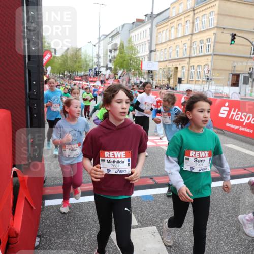 25.04.2026 - Das Zehntel Strokosch-Dieckow http://msf.ph/oto/9624789 25.04.2026 10:59:33 Ziel 5068, 5073, 5137, 5266, 5315, 5320, 5485, 5496, 5666, 5824, 6191, 6298, 6304, 6370, 6377, 6400, 6471, 6478, 6484, 6647, 6727, 6730, 6878, 6902, 6932, 6961, 7297, 7532, 7647, 7653, 7659, 7790, 7887, 7901, 10162 meine-sportfotos.de
