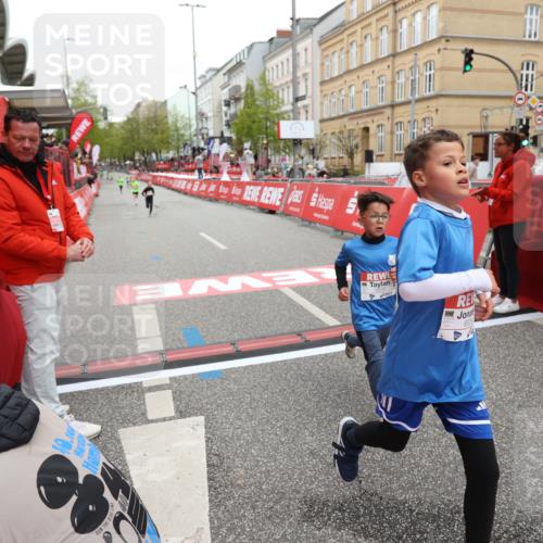 25.04.2026 - Das Zehntel Strokosch-Dieckow http://msf.ph/oto/9624907 25.04.2026 10:48:24 Ziel 6324, 6329, 7539 meine-sportfotos.de