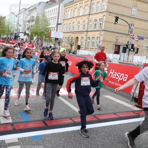 25.04.2026 - Das Zehntel Strokosch-Dieckow http://msf.ph/oto/9625014 25.04.2026 10:59:30 Ziel 5068, 5137, 5266, 5375, 5407, 5485, 5496, 5648, 5814, 6191, 6298, 6370, 6377, 6388, 6400, 6489, 6647, 6727, 6730, 6878, 6902, 6932, 7196, 7532, 7595, 7647, 7653, 7659, 7760, 7790, 7887, 7901, 8071 meine-sportfotos.de