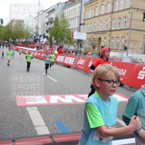 25.04.2026 - Das Zehntel Strokosch-Dieckow http://msf.ph/oto/9625084 25.04.2026 10:52:55 Ziel 5176, 6087, 6142, 6352, 6752, 7436, 7628, 7675, 8042 meine-sportfotos.de