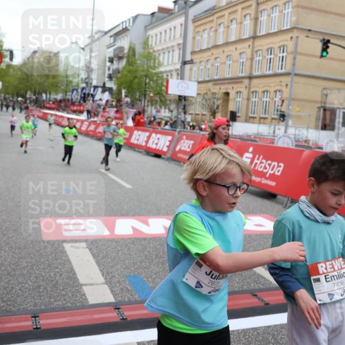 25.04.2026 - Das Zehntel Strokosch-Dieckow http://msf.ph/oto/9625092 25.04.2026 10:52:55 Ziel 5176, 6087, 6142, 6352, 6752, 7436, 7628, 7675, 8042 meine-sportfotos.de