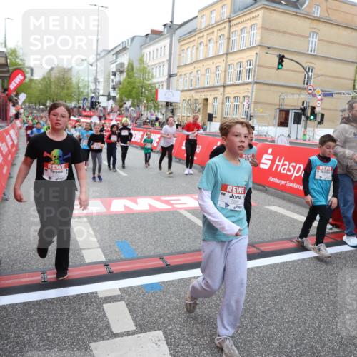 25.04.2026 - Das Zehntel Strokosch-Dieckow http://msf.ph/oto/9625135 25.04.2026 10:59:27 Ziel 5068, 5137, 5166, 5375, 5392, 5407, 5499, 5648, 5814, 5996, 6191, 6199, 6351, 6388, 6489, 6590, 6647, 6730, 6786, 6810, 6878, 6902, 7042, 7049, 7062, 7196, 7294, 7532, 7595, 7760, 8071 meine-sportfotos.de