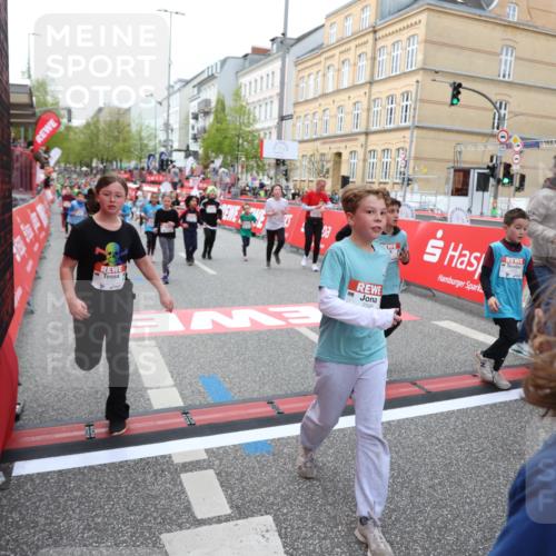 25.04.2026 - Das Zehntel Strokosch-Dieckow http://msf.ph/oto/9625159 25.04.2026 10:59:27 Ziel 5068, 5137, 5166, 5375, 5392, 5407, 5499, 5648, 5814, 5996, 6191, 6199, 6351, 6388, 6489, 6590, 6647, 6730, 6786, 6810, 6878, 6902, 7042, 7049, 7062, 7196, 7294, 7532, 7595, 7760, 8071 meine-sportfotos.de