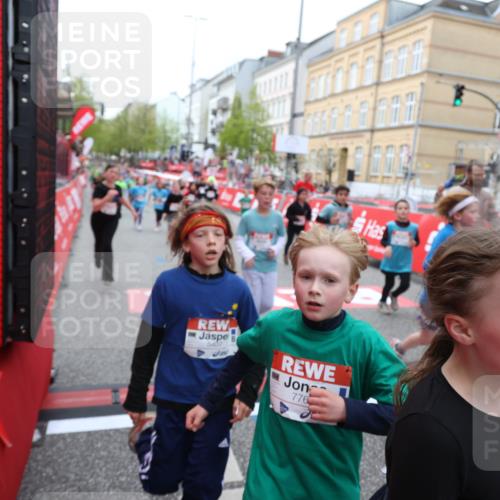 25.04.2026 - Das Zehntel Strokosch-Dieckow http://msf.ph/oto/9625189 25.04.2026 10:59:26 Ziel 5068, 5137, 5166, 5375, 5392, 5407, 5499, 5648, 5801, 5814, 5822, 5996, 6191, 6199, 6351, 6361, 6388, 6489, 6538, 6590, 6786, 6810, 6902, 6921, 6930, 7042, 7049, 7062, 7196, 7294, 7532, 7595, 7760, 8071 meine-sportfotos.de
