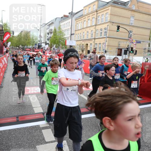 25.04.2026 - Das Zehntel Strokosch-Dieckow http://msf.ph/oto/9625208 25.04.2026 10:59:24 Ziel 5166, 5375, 5392, 5407, 5499, 5648, 5680, 5691, 5694, 5750, 5801, 5814, 5822, 5987, 5996, 6033, 6199, 6351, 6361, 6388, 6489, 6538, 6590, 6786, 6810, 6921, 6930, 7042, 7049, 7062, 7196, 7236, 7294, 7595, 7760, 7868, 8071 meine-sportfotos.de