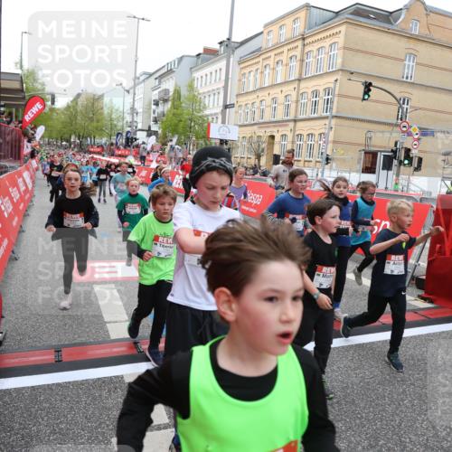 25.04.2026 - Das Zehntel Strokosch-Dieckow http://msf.ph/oto/9625233 25.04.2026 10:59:24 Ziel 5166, 5375, 5392, 5407, 5499, 5648, 5680, 5691, 5694, 5750, 5801, 5814, 5822, 5987, 5996, 6033, 6199, 6351, 6361, 6388, 6489, 6538, 6590, 6786, 6810, 6921, 6930, 7042, 7049, 7062, 7196, 7236, 7294, 7595, 7760, 7868, 8071 meine-sportfotos.de