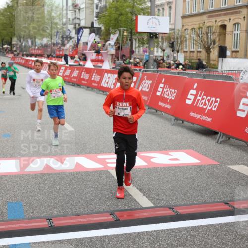 25.04.2026 - Das Zehntel Strokosch-Dieckow http://msf.ph/oto/9625245 25.04.2026 10:48:38 Ziel 5309, 6092, 6225, 7122, 8056 meine-sportfotos.de