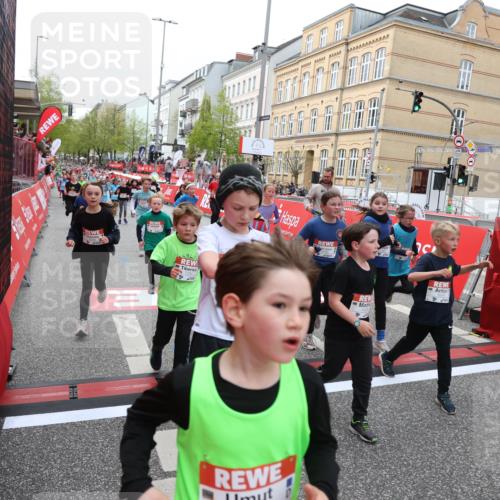 25.04.2026 - Das Zehntel Strokosch-Dieckow http://msf.ph/oto/9625246 25.04.2026 10:59:24 Ziel 5166, 5375, 5392, 5407, 5499, 5648, 5680, 5691, 5694, 5750, 5801, 5814, 5822, 5987, 5996, 6033, 6199, 6351, 6361, 6388, 6489, 6538, 6590, 6786, 6810, 6921, 6930, 7042, 7049, 7062, 7196, 7236, 7294, 7595, 7760, 7868, 8071 meine-sportfotos.de