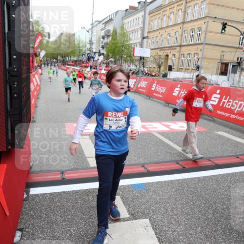 25.04.2026 - Das Zehntel Strokosch-Dieckow http://msf.ph/oto/9625289 25.04.2026 10:52:52 Ziel 5733, 6087, 6100, 6142, 6352, 6357, 7436, 7675, 7734, 7758, 8015, 8042 meine-sportfotos.de