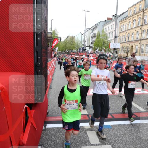 25.04.2026 - Das Zehntel Strokosch-Dieckow http://msf.ph/oto/9625294 25.04.2026 10:59:24 Ziel 5166, 5375, 5392, 5407, 5499, 5648, 5680, 5691, 5694, 5750, 5801, 5814, 5822, 5987, 5996, 6033, 6199, 6351, 6361, 6388, 6489, 6538, 6590, 6786, 6810, 6921, 6930, 7042, 7049, 7062, 7196, 7236, 7294, 7595, 7760, 7868, 8071 meine-sportfotos.de