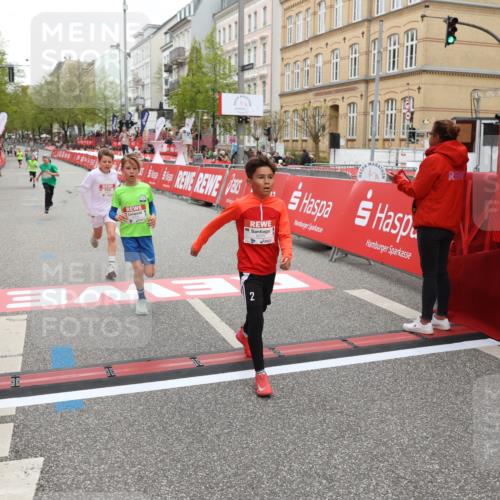 25.04.2026 - Das Zehntel Strokosch-Dieckow http://msf.ph/oto/9625298 25.04.2026 10:48:38 Ziel 5309, 6092, 6225, 7122, 8056 meine-sportfotos.de