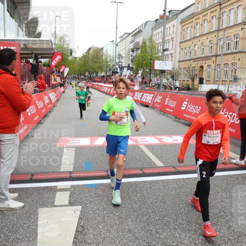25.04.2026 - Das Zehntel Strokosch-Dieckow http://msf.ph/oto/9625396 25.04.2026 10:48:39 Ziel 5309, 6092, 6225, 7122, 8056, 8074 meine-sportfotos.de