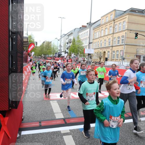 25.04.2026 - Das Zehntel Strokosch-Dieckow http://msf.ph/oto/9625493 25.04.2026 10:59:20 Ziel 5341, 5373, 5392, 5680, 5691, 5694, 5750, 5801, 5822, 5938, 5987, 6033, 6199, 6319, 6351, 6356, 6361, 6367, 6538, 6786, 6809, 6810, 6860, 6921, 6930, 7042, 7049, 7062, 7230, 7236, 7613, 7868 meine-sportfotos.de
