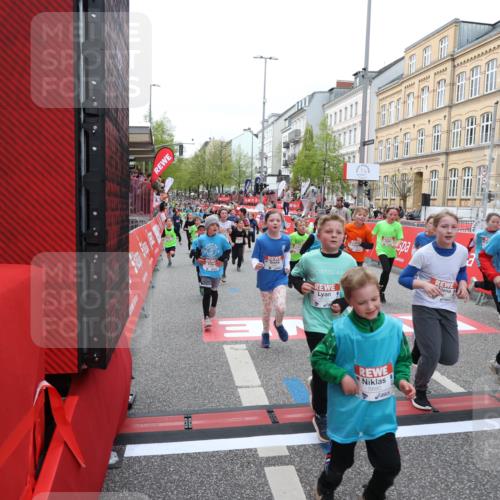 25.04.2026 - Das Zehntel Strokosch-Dieckow http://msf.ph/oto/9625506 25.04.2026 10:59:20 Ziel 5341, 5373, 5392, 5680, 5691, 5694, 5750, 5801, 5822, 5938, 5987, 6033, 6199, 6319, 6351, 6356, 6361, 6367, 6538, 6786, 6809, 6810, 6860, 6921, 6930, 7042, 7049, 7062, 7230, 7236, 7613, 7868 meine-sportfotos.de