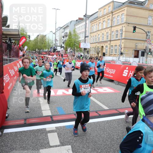 25.04.2026 - Das Zehntel Strokosch-Dieckow http://msf.ph/oto/9625613 25.04.2026 10:59:19 Ziel 5341, 5373, 5392, 5532, 5556, 5680, 5691, 5694, 5750, 5801, 5822, 5938, 5987, 6033, 6199, 6319, 6351, 6356, 6361, 6367, 6538, 6723, 6786, 6809, 6810, 6860, 6921, 6930, 7042, 7062, 7230, 7236, 7356, 7520, 7613, 7868 meine-sportfotos.de