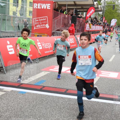 25.04.2026 - Das Zehntel Strokosch-Dieckow http://msf.ph/oto/9626016 25.04.2026 10:49:04 Ziel 5454, 6323, 6685, 6889, 7315, 7549, 7696 meine-sportfotos.de