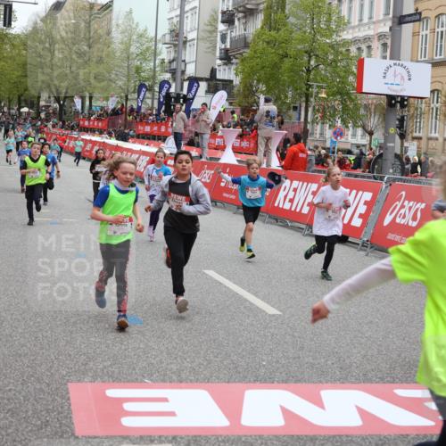 25.04.2026 - Das Zehntel Strokosch-Dieckow http://msf.ph/oto/9626017 25.04.2026 10:52:43 Ziel 5067, 6064, 6136, 6250, 6426, 7252, 7603, 7721, 7897, 7957, 7963, 8044, 8050 meine-sportfotos.de