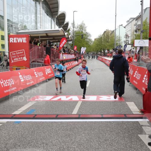 25.04.2026 - Das Zehntel Strokosch-Dieckow http://msf.ph/oto/9626547 25.04.2026 10:49:39 Ziel 6104, 6407, 6913, 7006, 7385, 7547, 7664, 7747, 7748, 7753, 8025 meine-sportfotos.de