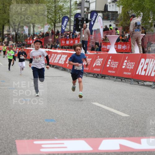 25.04.2026 - Das Zehntel Strokosch-Dieckow http://msf.ph/oto/9626743 25.04.2026 10:50:15 Ziel 5383, 5512, 5579, 5589, 5762, 6041, 6327, 6339, 6964, 7619, 7706, 7882, 7939, 7941 meine-sportfotos.de