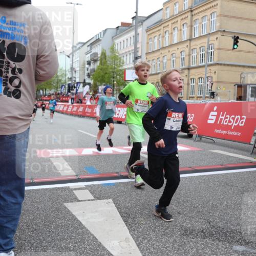25.04.2026 - Das Zehntel Strokosch-Dieckow http://msf.ph/oto/9627310 25.04.2026 10:50:37 Ziel 5101, 5304, 5444, 6042, 6044, 6210, 6248, 7259, 7408, 7409, 7635, 7695 meine-sportfotos.de