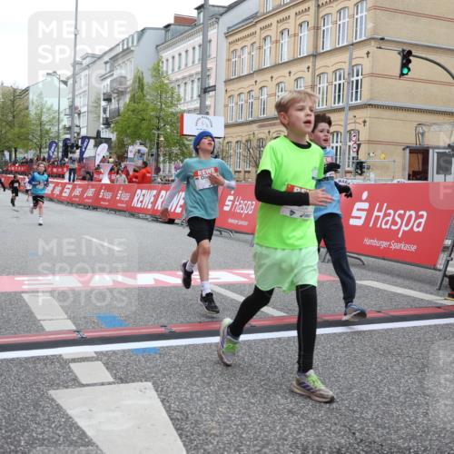 25.04.2026 - Das Zehntel Strokosch-Dieckow http://msf.ph/oto/9627320 25.04.2026 10:50:38 Ziel 5101, 5304, 5444, 6042, 6044, 6210, 6248, 7408, 7409, 7635, 7695 meine-sportfotos.de