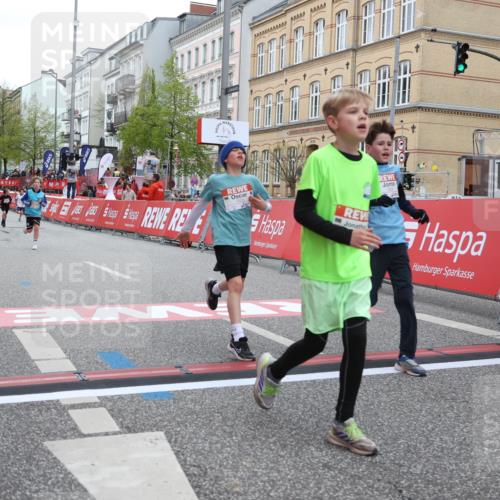 25.04.2026 - Das Zehntel Strokosch-Dieckow http://msf.ph/oto/9627325 25.04.2026 10:50:38 Ziel 5101, 5304, 5444, 6042, 6044, 6210, 6248, 7408, 7409, 7635, 7695 meine-sportfotos.de
