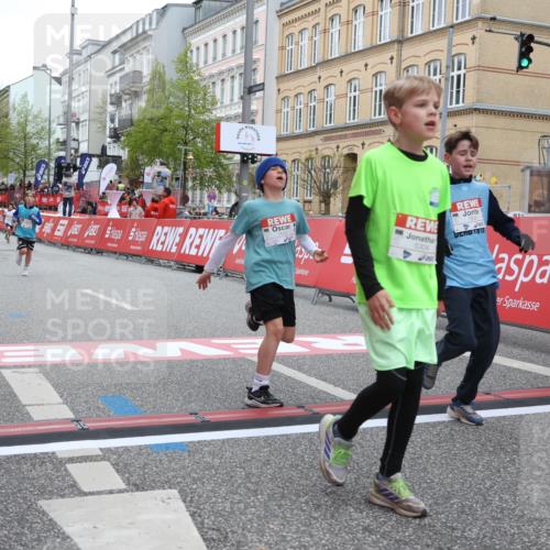 25.04.2026 - Das Zehntel Strokosch-Dieckow http://msf.ph/oto/9627333 25.04.2026 10:50:38 Ziel 5101, 5304, 5444, 6042, 6044, 6210, 6248, 7408, 7409, 7635, 7695 meine-sportfotos.de