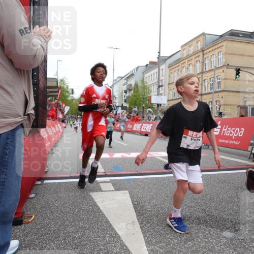 25.04.2026 - Das Zehntel Strokosch-Dieckow http://msf.ph/oto/9627712 25.04.2026 10:50:59 Ziel 5391, 6000, 6059, 6066, 6410, 6555, 7501, 7582, 7951 meine-sportfotos.de