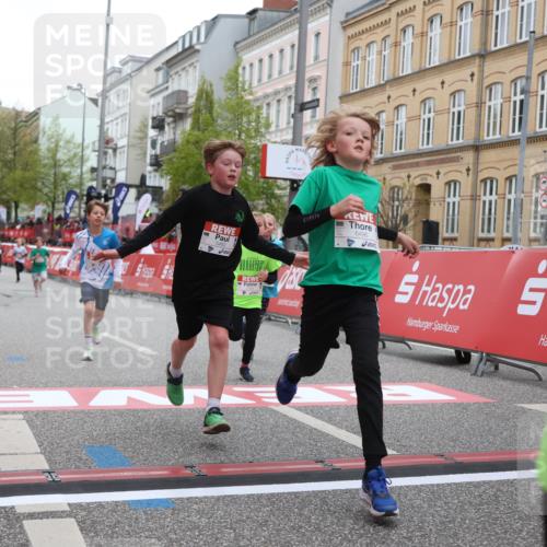 25.04.2026 - Das Zehntel Strokosch-Dieckow http://msf.ph/oto/9628070 25.04.2026 10:51:08 Ziel 5036, 5287, 5298, 5482, 5736, 6119, 6496, 6510, 6525, 6533, 6733, 7104, 7331, 7393, 7704 meine-sportfotos.de