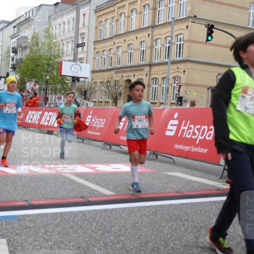 25.04.2026 - Das Zehntel Strokosch-Dieckow http://msf.ph/oto/9628263 25.04.2026 10:51:21 Ziel 5422, 5457, 5458, 5580, 5811, 5885, 6039, 6099, 6717, 6919, 7391, 7546, 7955 meine-sportfotos.de