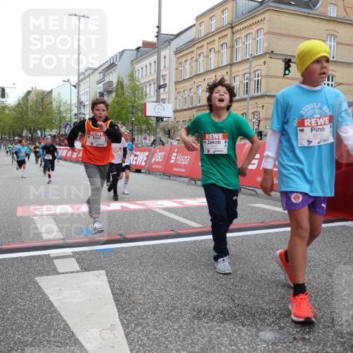 25.04.2026 - Das Zehntel Strokosch-Dieckow http://msf.ph/oto/9628507 25.04.2026 10:51:24 Ziel 5110, 5481, 5566, 5572, 5580, 5885, 6039, 6099, 6910, 6919, 7391, 7546, 7725, 7955, 7968 meine-sportfotos.de