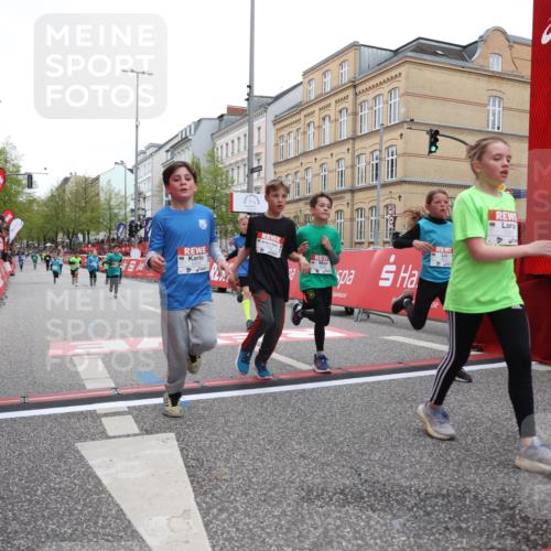 25.04.2026 - Das Zehntel Strokosch-Dieckow http://msf.ph/oto/9628945 25.04.2026 10:51:30 Ziel 5110, 5481, 5566, 5572, 5834, 6336, 6343, 6353, 6508, 6910, 6993, 7337, 7725, 7968 meine-sportfotos.de