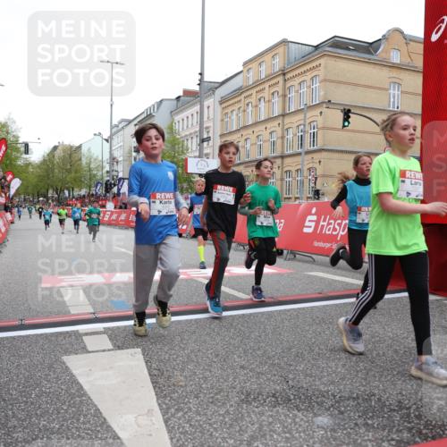 25.04.2026 - Das Zehntel Strokosch-Dieckow http://msf.ph/oto/9628958 25.04.2026 10:51:30 Ziel 5110, 5481, 5566, 5572, 5834, 6336, 6343, 6353, 6508, 6910, 6993, 7337, 7725, 7968 meine-sportfotos.de