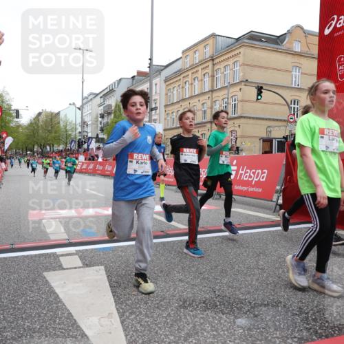 25.04.2026 - Das Zehntel Strokosch-Dieckow http://msf.ph/oto/9628972 25.04.2026 10:51:30 Ziel 5110, 5481, 5566, 5572, 5834, 6336, 6343, 6353, 6508, 6910, 6993, 7337, 7725, 7968 meine-sportfotos.de