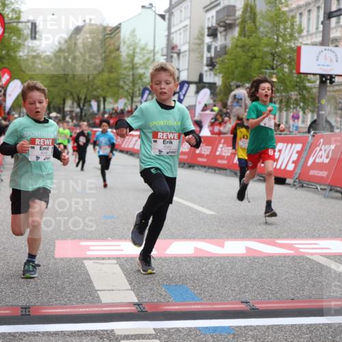 25.04.2026 - Das Zehntel Strokosch-Dieckow http://msf.ph/oto/9629676 25.04.2026 10:51:38 Ziel 5273, 5276, 5281, 5728, 5752, 5924, 6040, 6052, 6151, 6890, 6907, 6966, 7935, 8061 meine-sportfotos.de