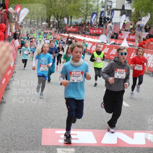 25.04.2026 - Das Zehntel Strokosch-Dieckow http://msf.ph/oto/9630363 25.04.2026 10:52:02 Ziel 5500, 5517, 5586, 6055, 6068, 6077, 6083, 6097, 6124, 6156, 6342, 6721, 6917, 6936, 6942, 6951, 7841, 7857, 7880, 7913, 8023, 8039 meine-sportfotos.de
