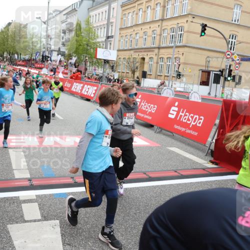 25.04.2026 - Das Zehntel Strokosch-Dieckow http://msf.ph/oto/9630419 25.04.2026 10:52:03 Ziel 5415, 5500, 5517, 5761, 6055, 6068, 6077, 6083, 6097, 6124, 6342, 6712, 6721, 6917, 6936, 6942, 6951, 7545, 7880, 7910, 7913, 8023, 8039 meine-sportfotos.de
