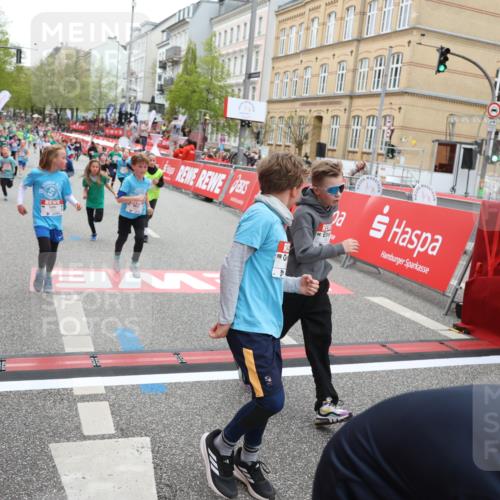 25.04.2026 - Das Zehntel Strokosch-Dieckow http://msf.ph/oto/9630431 25.04.2026 10:52:03 Ziel 5415, 5500, 5517, 5761, 6055, 6068, 6077, 6083, 6097, 6124, 6342, 6712, 6721, 6917, 6936, 6942, 6951, 7545, 7880, 7910, 7913, 8023, 8039 meine-sportfotos.de